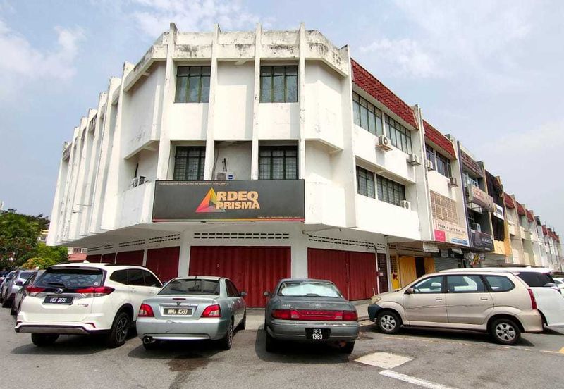 3 Storey Corner Shop Office