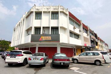 3 Storey Corner Shop Office