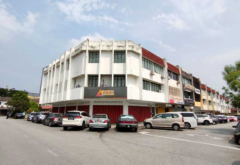 3 Storey Corner Shop Office