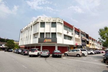 3 Storey Corner Shop Office