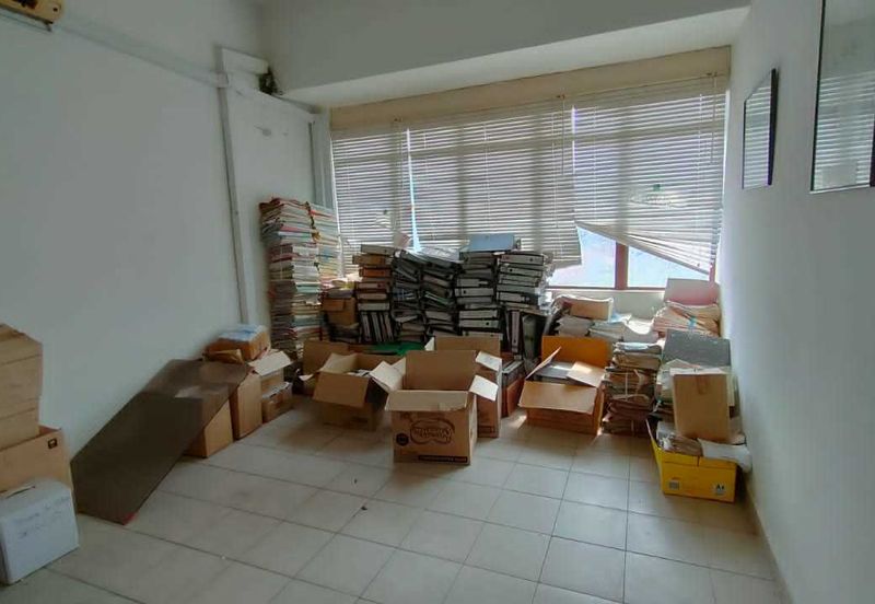 3 Storey Corner Shop Office