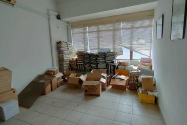 3 Storey Corner Shop Office