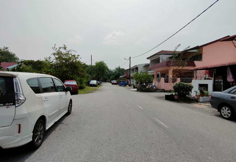 3 Storey Corner Shop Office