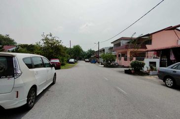 3 Storey Corner Shop Office