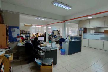 3 Storey Corner Shop Office