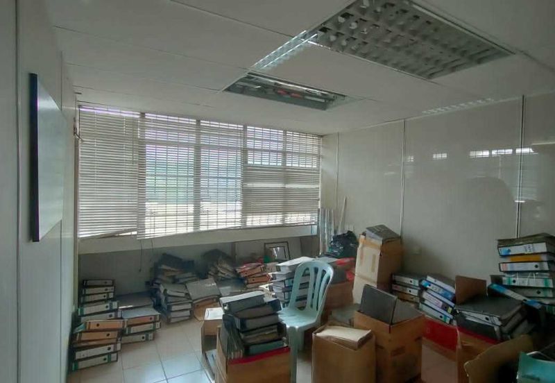 3 Storey Corner Shop Office