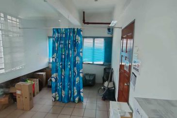 3 Storey Corner Shop Office