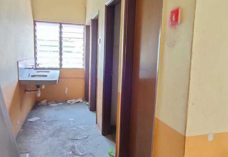 3 Storey Corner Shop Office