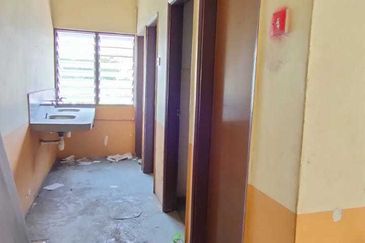 3 Storey Corner Shop Office