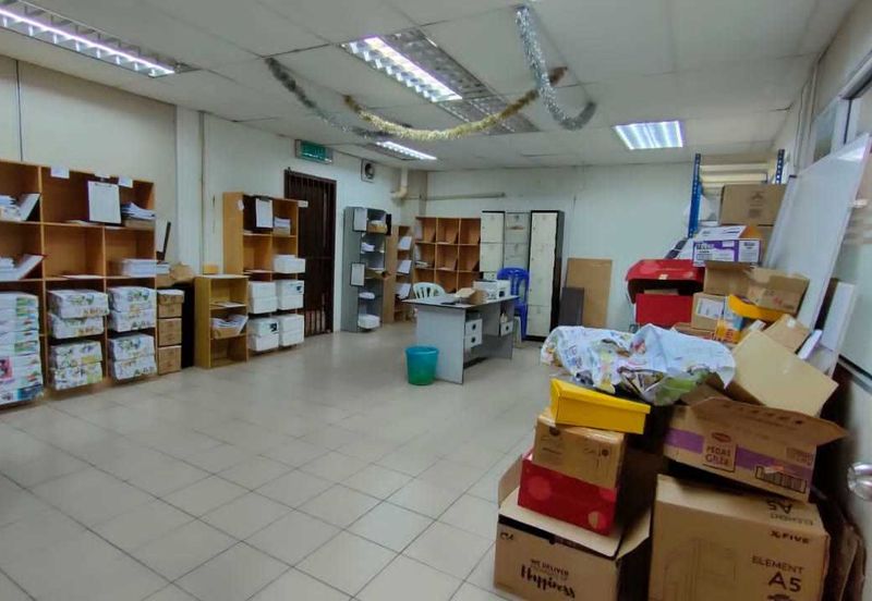 3 Storey Corner Shop Office