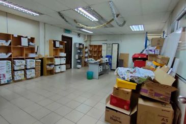 3 Storey Corner Shop Office
