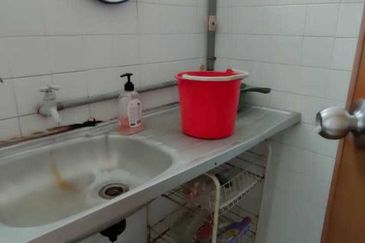 3 Storey Corner Shop Office