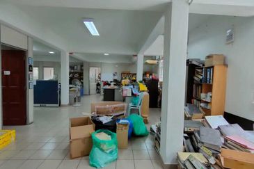 3 Storey Corner Shop Office