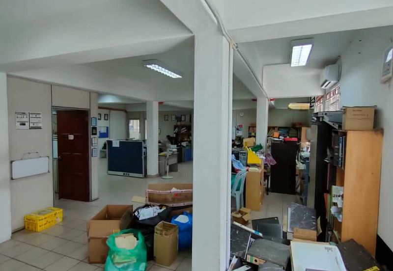 3 Storey Corner Shop Office