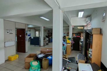 3 Storey Corner Shop Office