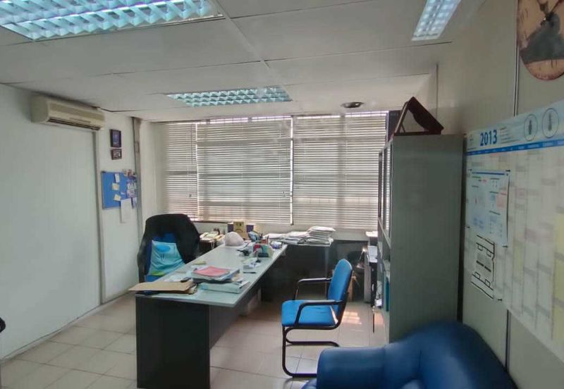 3 Storey Corner Shop Office