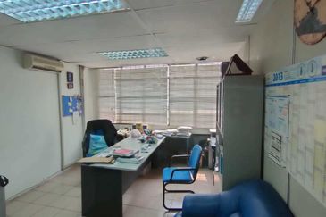 3 Storey Corner Shop Office