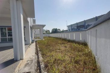 Taman Kristal, Dengkil