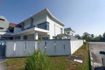 Taman Kristal, Dengkil