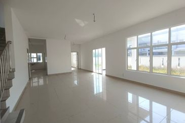 Taman Kristal, Dengkil