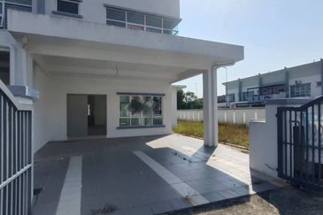 Taman Kristal, Dengkil