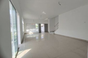 Taman Kristal, Dengkil