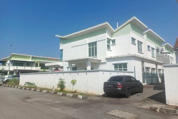 Taman Kristal, Dengkil