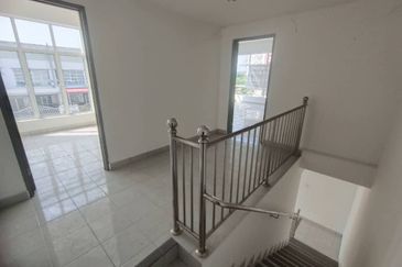 Taman Kristal, Dengkil