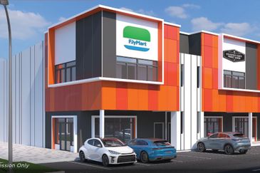 Puncak Alam Link-factory next to main road