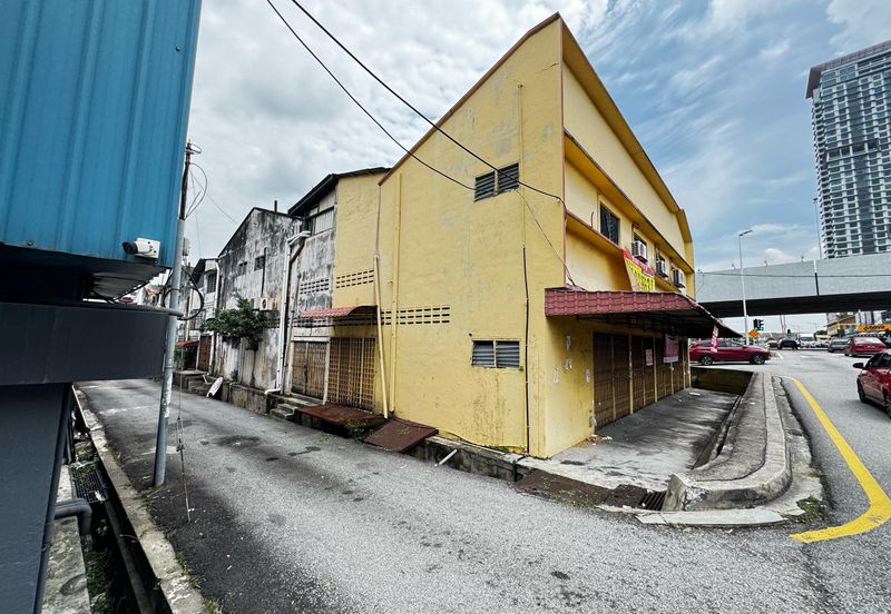 Freehold Corner 2-Sty Shop for Sale SS2 