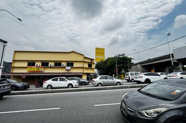 Freehold Corner 2-Sty Shop for Rent SS2