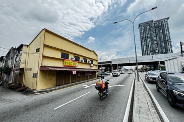 Freehold Corner 2-Sty Shop for Rent SS2