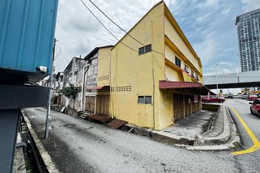 Freehold Corner 2-Sty Shop for Rent SS2