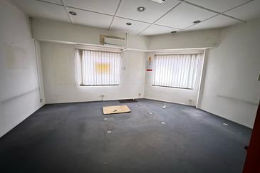 Freehold Corner 2-Sty Shop for Rent SS2