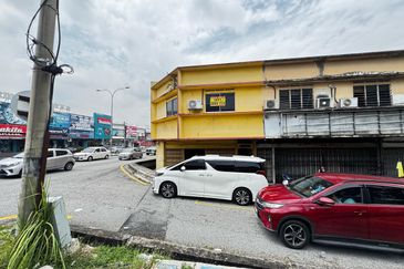 Freehold Corner 2-Sty Shop for Rent SS2
