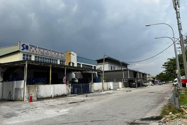 1.5sty Semi Detached Factory for Sale, Taman Perindustrian KIP