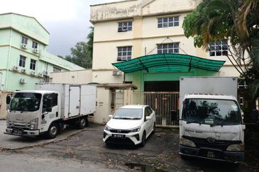 3sty Warehouse for sale Meda Industrial Park kepong