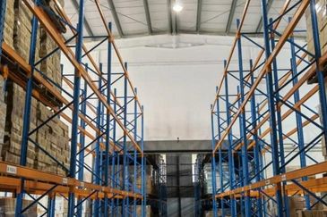 Taman Perindustrian Putra Puchong @ Detached Factory With 2 Storey Office (Corner)For Rent