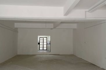 Ground Floor Shop Lot for Rent at Bandar Country Homes, Jalan Desa 9/3, Rawang 