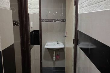 Ground Floor Shop Lot for Rent at Bandar Country Homes, Jalan Desa 9/3, Rawang 