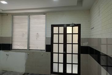 Ground Floor Shop Lot for Rent at Bandar Country Homes, Jalan Desa 9/3, Rawang 