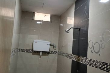 Ground Floor Shop Lot for Rent at Bandar Country Homes, Jalan Desa 9/3, Rawang 