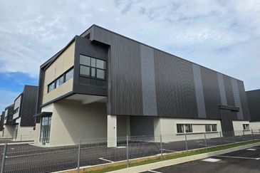 Corner 2sty Detached Factory For Rent, i8 Bandar Bukit Raja, Klang