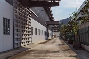 Main Road Frontage Kampung Baru Subang Warehouse for Rent