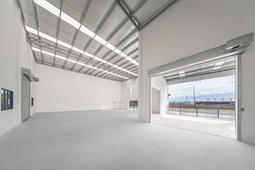 Warehouse For Rent, Rubix Space , EBP 5 west gate , Puncak Alam  Rent: RM12k/month 