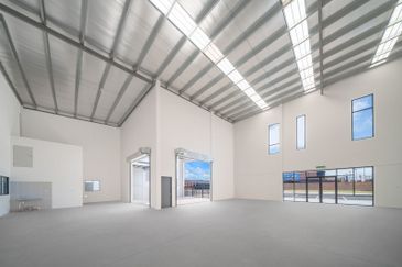 Warehouse For Rent, Rubix Space , EBP 5 west gate , Puncak Alam  Rent: RM12k/month 