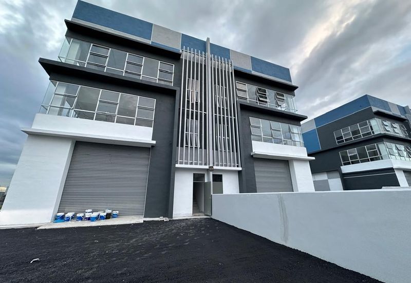 2.5 Storey Semi D Factory For Sale Balakong Jaya Cheras