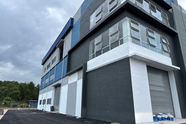 2.5 Storey Semi D Factory For Sale Balakong Jaya Cheras