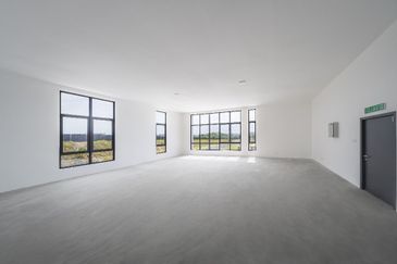 Eco Business Park Central Gate 1.5 Sty Semi-D Corner Factory For Sale