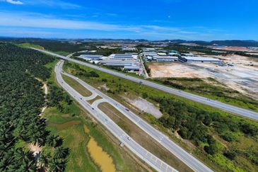 Ijok@Kuala Selangor Puncak Alam 2.7 acre FREEHOLD Industrial Land For Sale 